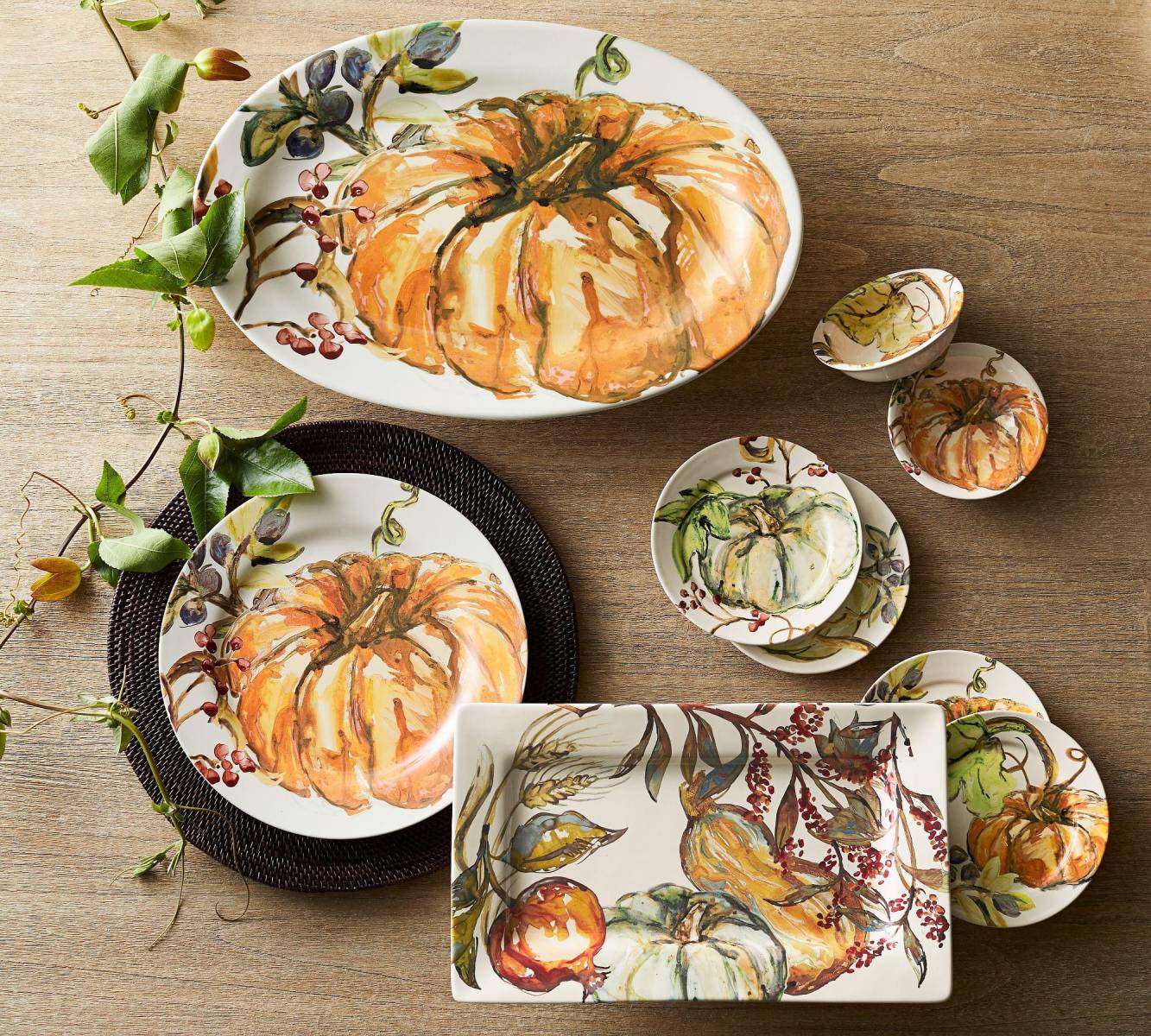 Esta colección aporta un toque caprichoso y estacional a la mesa de otoño. Completa el conjunto para lograr un look perfectamente festivo.