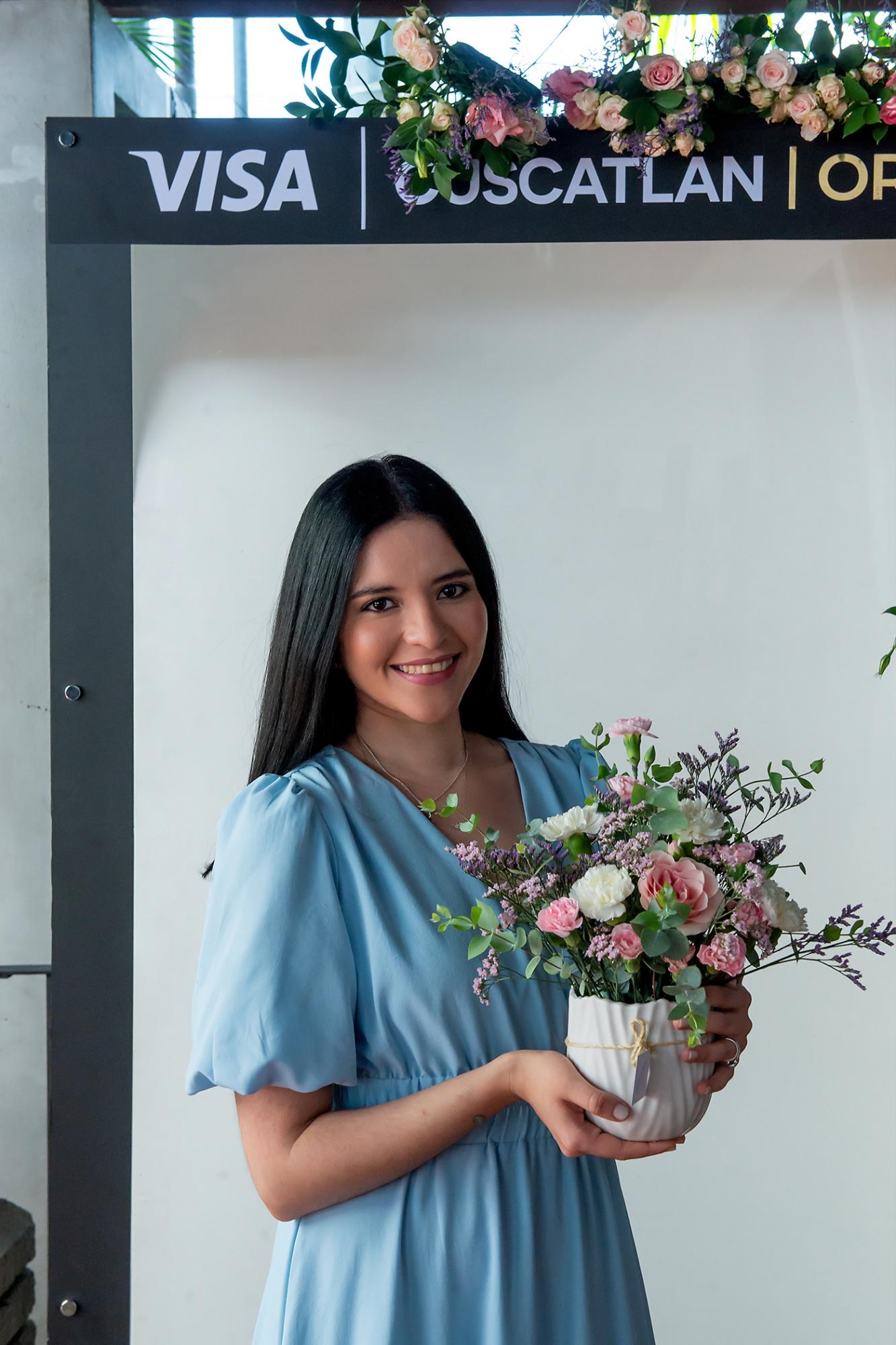 Banco Cuscatlan celebra a mamá con Flow and Glow