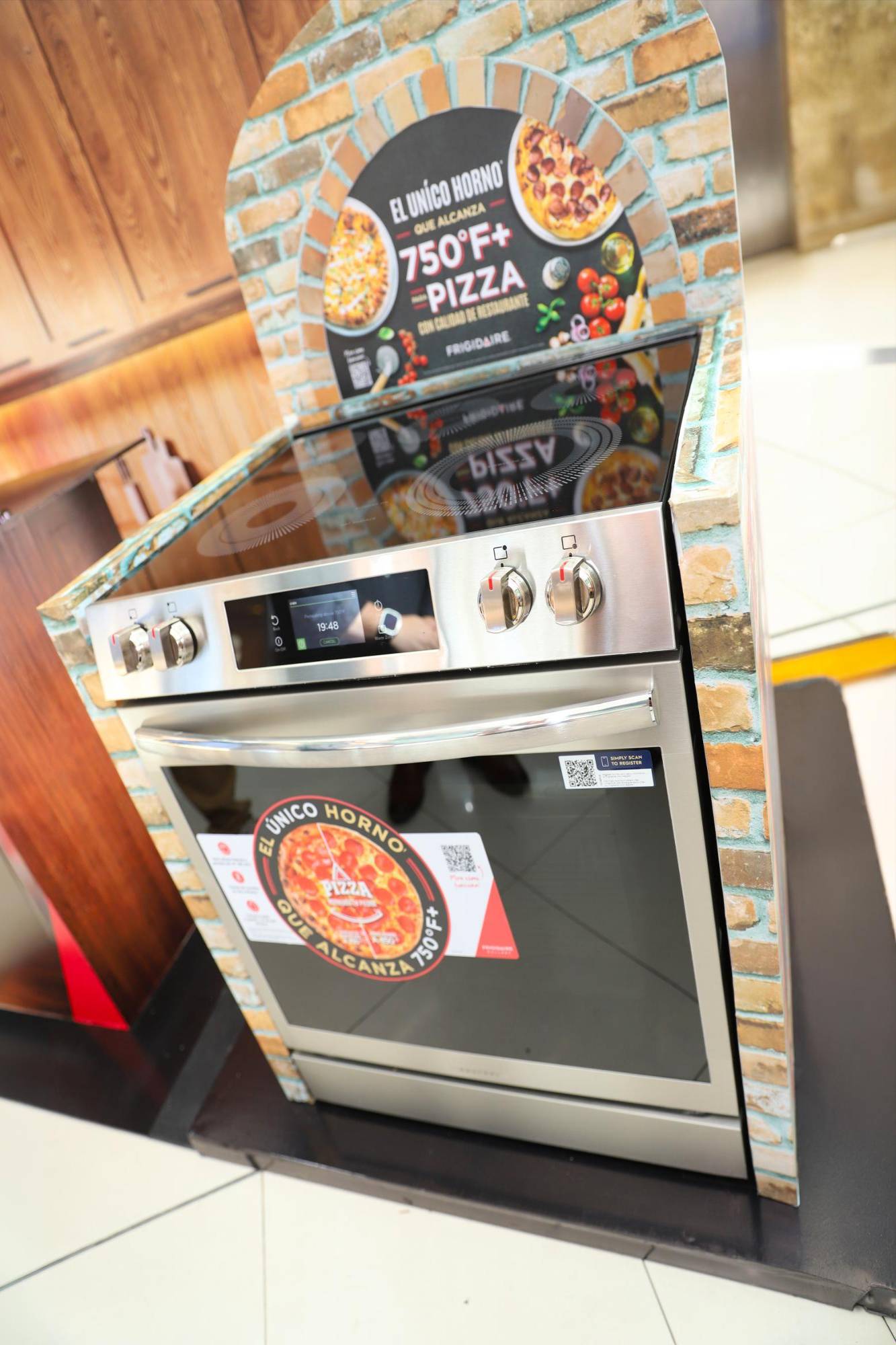 Jetstereo presenta la nueva Frigidaire Pizza Range