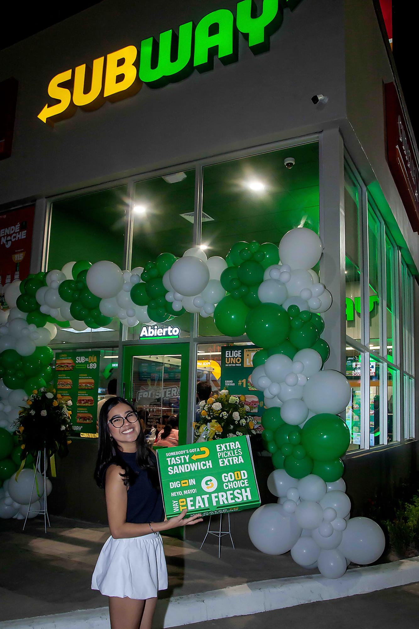 Subway abre moderna sucursal en Plaza Santa Mónica Este en San Pedro Sula
