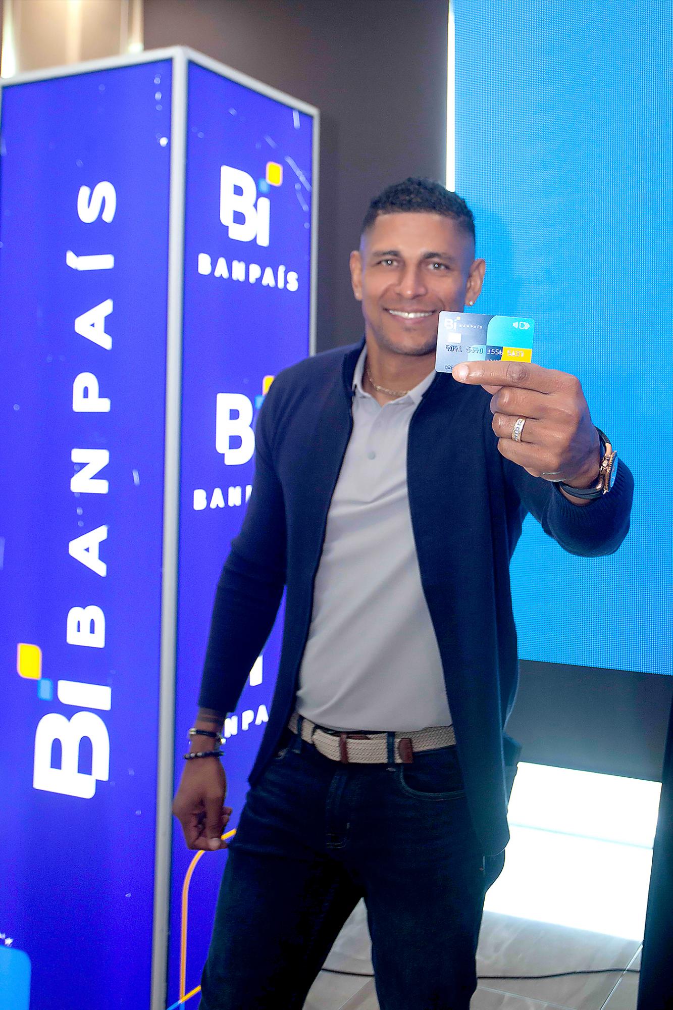 Carlos Costly ex-mundialista.