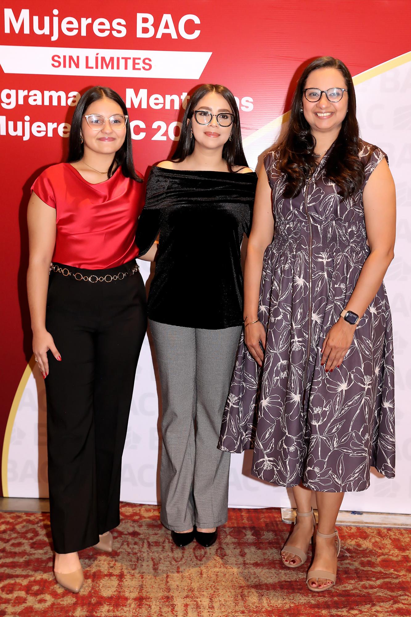 Hary Rios, representante de Caribbean Honduras y Brenda Morales, ganadoras de la séptima edición de Mentorías Mujeres BAC 2026.