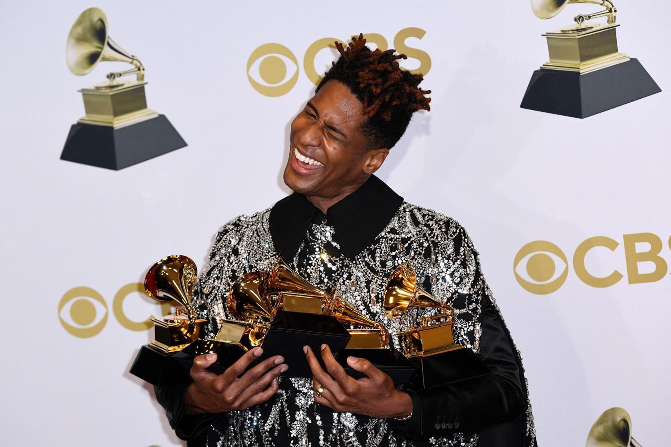 Otros de los que brillaron en los Grammy fue Jon Batiste, quien se llevó 5 galardones, algunos en categorías que ni siquiera era el favorito a ganar, pues competía con artistas como Justin Bieber, Kanye West y Lil Nas X, entre otros. Batiste ganó el Grammy en la categoría más importante de la noche, Mejor Álbum del Año con su disco ‘’We Are’’. 