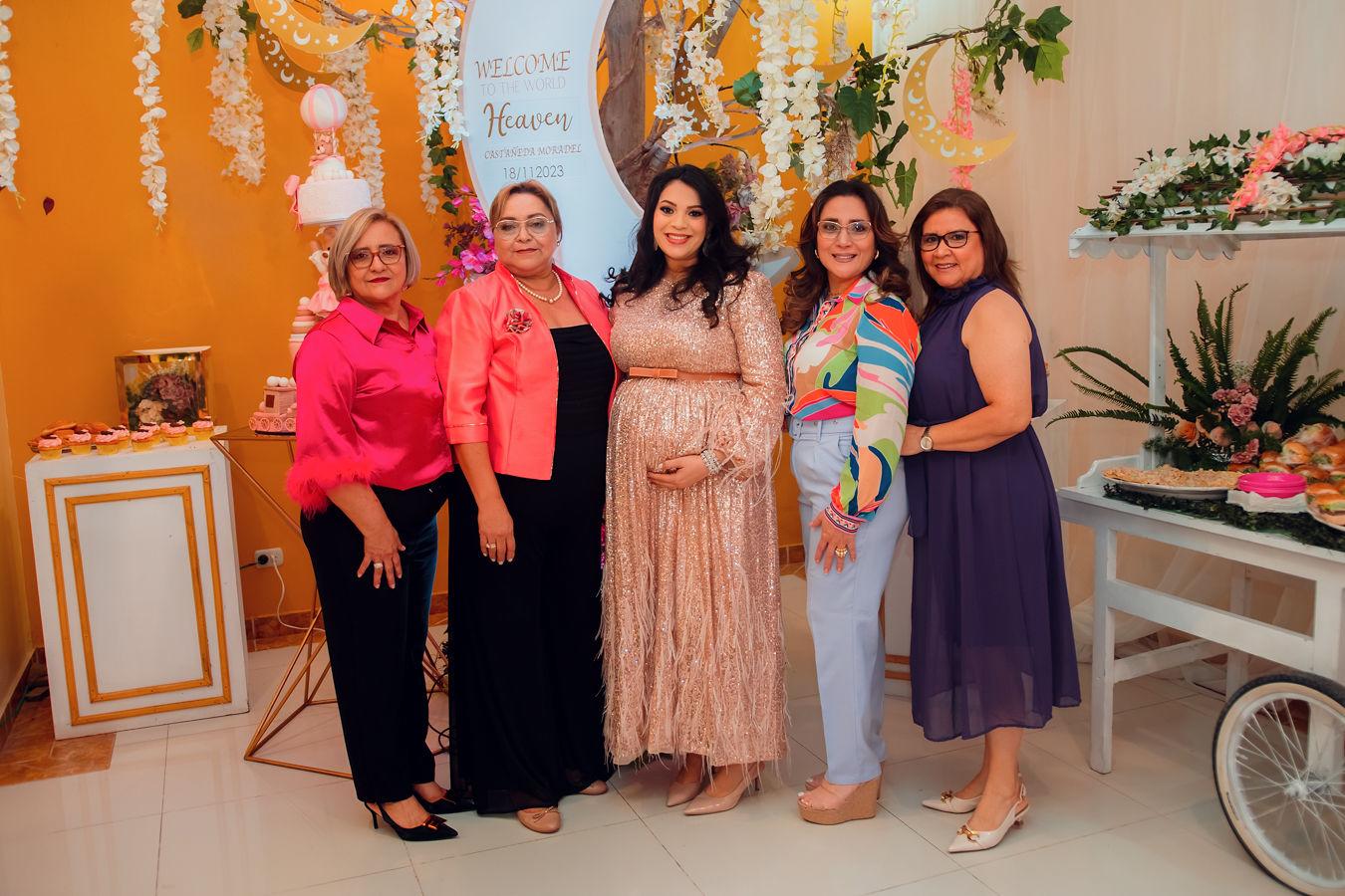 Ruth Ochoa, Xiomara Rovelo, Jackie Castañeda, Faviola Suazo y Leyla Muñoz