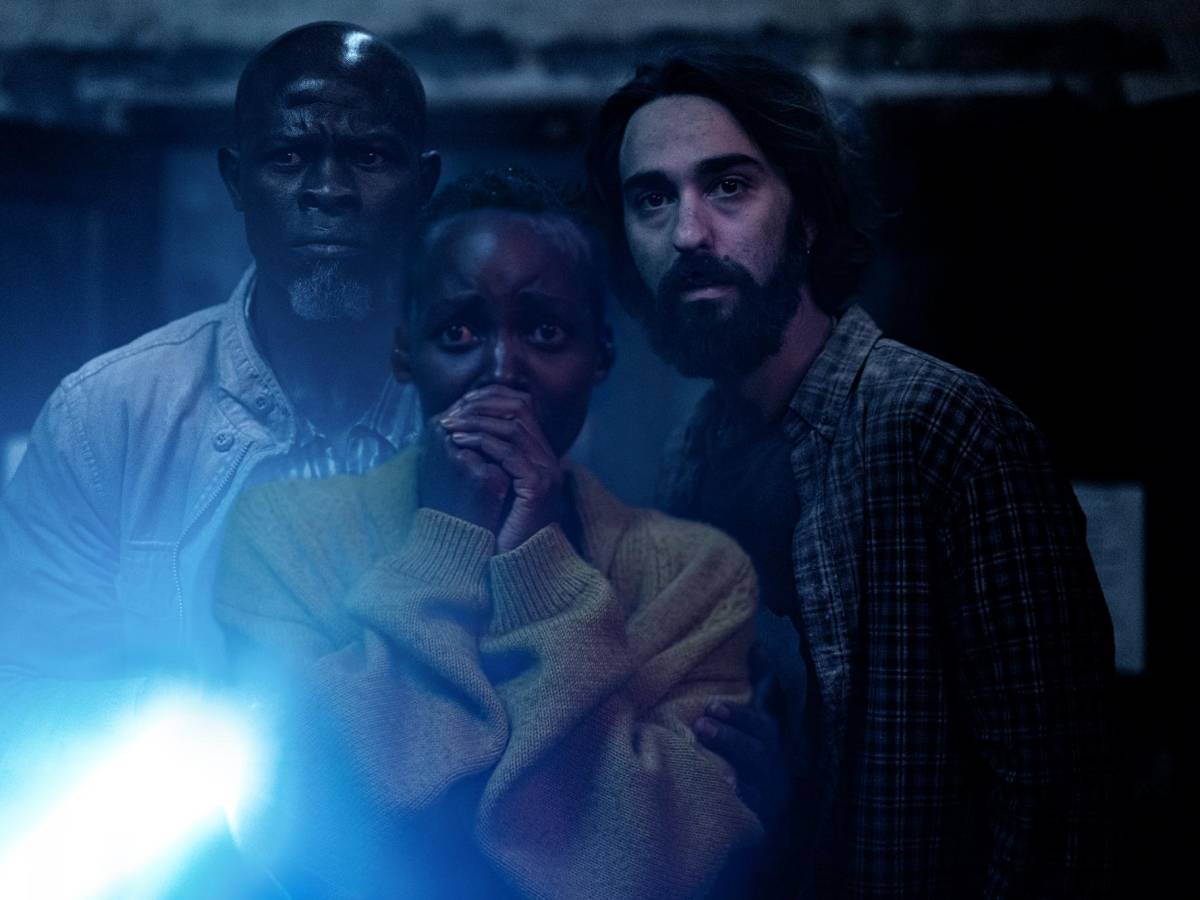 Djimon Hounsou interpreta a Henri , Lupita Nyong’o como Samira y Alex Wolff como Reuben protagonizan Un Lugar en Silencio: Día Uno