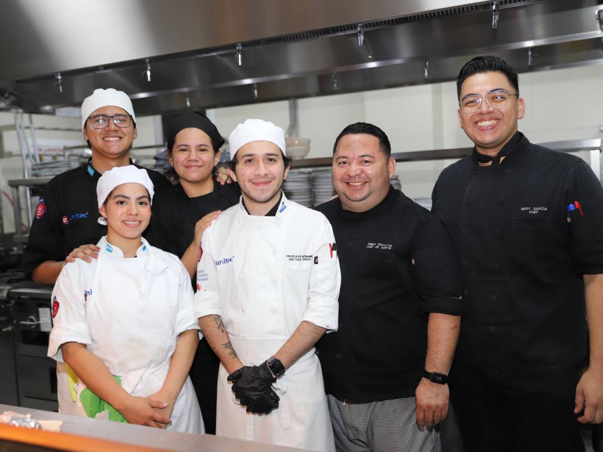 Estudiantes de la Carrera de Gastronomía de UNITEC.