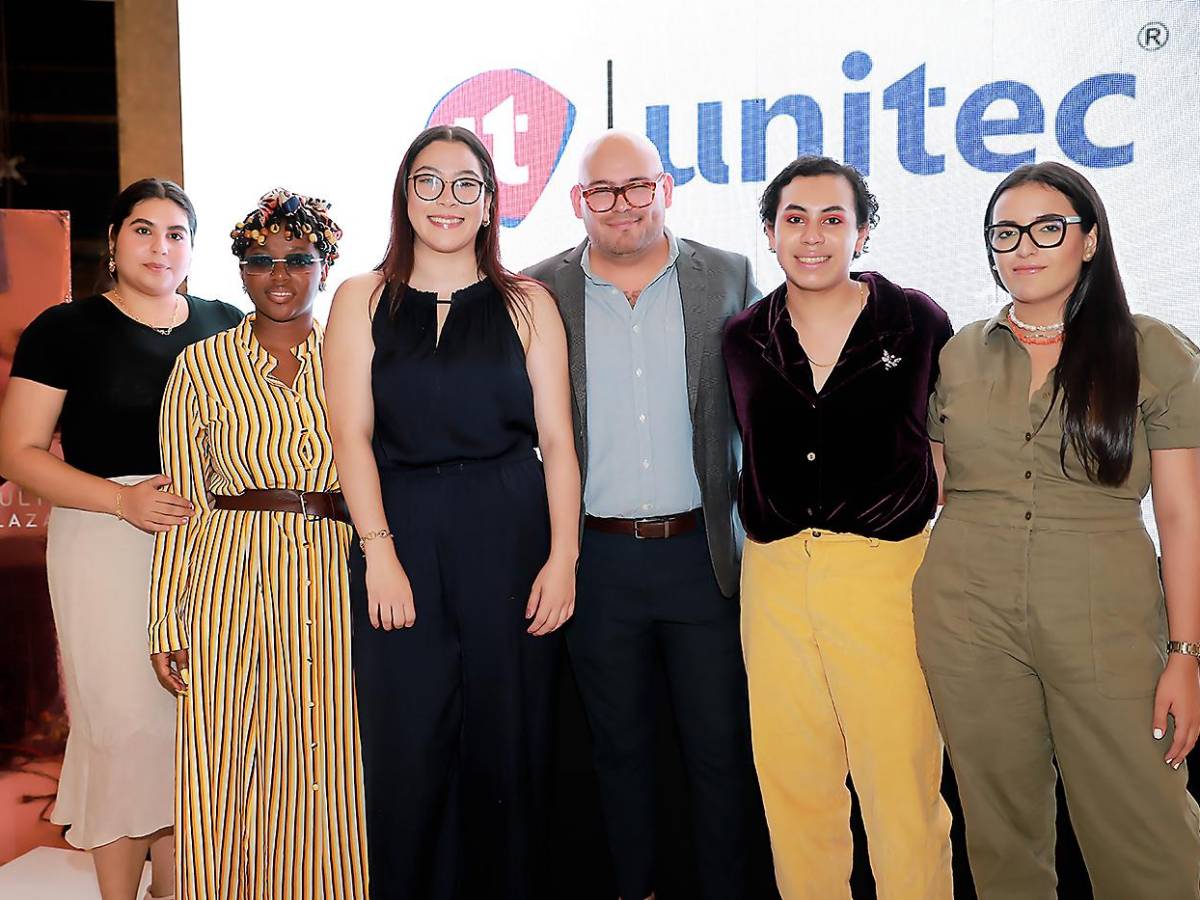Hanna Flores, Esmi Alvarez, Tali Espinoza, Lawin Paz, Erick Molina y Monica Raudales.