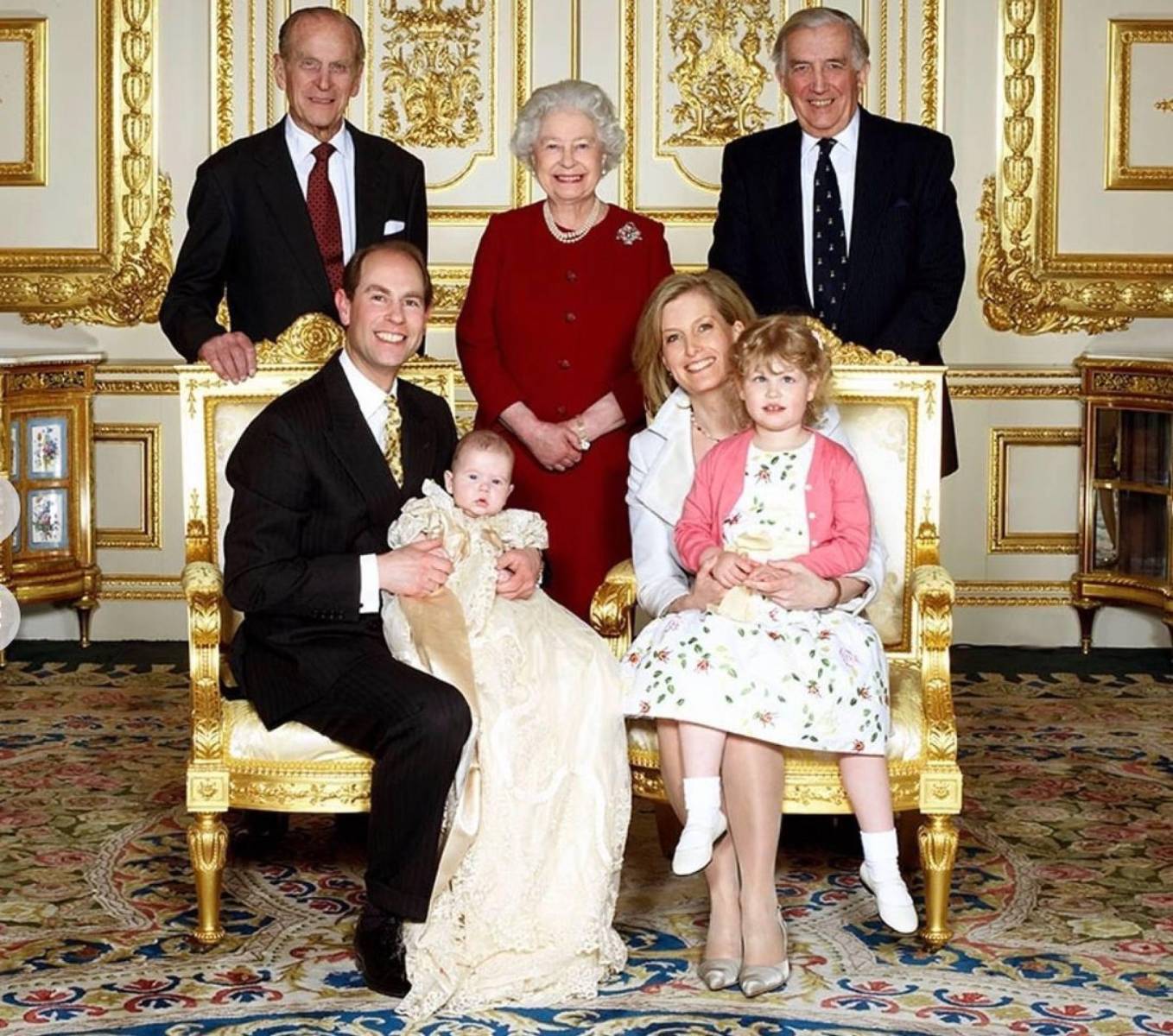 Finalmente está James, vizconde Severn, el último nieto de la Reina. 