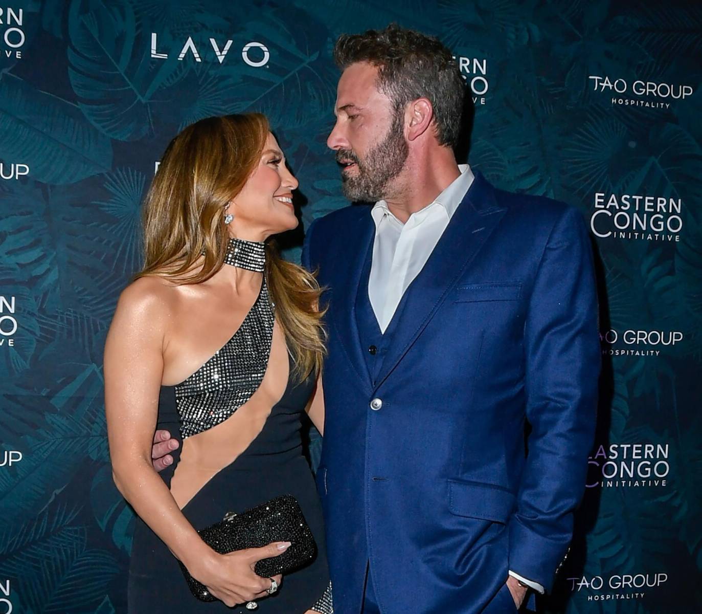 Una de las reconciliaciones más icónicas es la Jennifer López y Ben Affleck. Tras enamorarse en 2002 durante el rodaje de “Gigli” y protagonizar un romance mediático, se separaron en 2004 tras un compromiso fallido. Sin embargo, 17 años después, se reunieron y se casaron en 2022, aunque actualmente han surgido especulaciones de un posible fin a su relación. ¿Será este el fin de Bennifer?