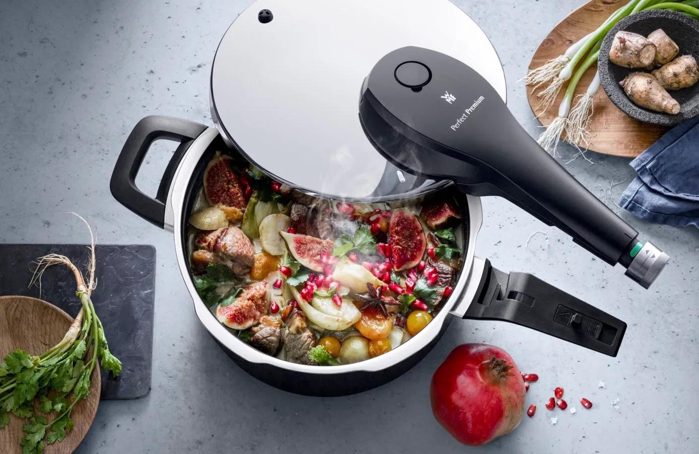 <b>1. OLLA DE PRESIÓN: </b>te ayudará a cocinar tus legumbres y proteínas en menos tiempo. En comparación con la cocción en olla convencional, los alimentos cocinados con la olla de presión conservan hasta un 50% más de vitaminas y minerales. Además de esas ventajas, representa un ahorro de energía.