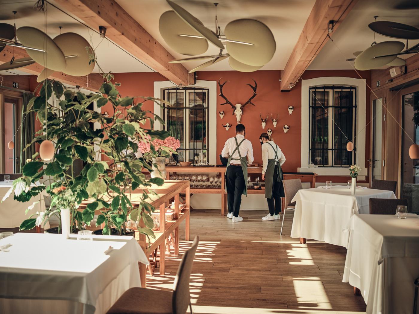 48.<a rel="nofollow" href="https://www.hisafranko.com/en/"> Hiša Franko</a> es un famoso restaurante ubicado en Kobarid, una pintoresca localidad en Eslovenia. Dirigido por la reconocida chef Ana Roš, Hiša Franko ha ganado renombre internacional por su cocina innovadora y su enfoque en los ingredientes locales.