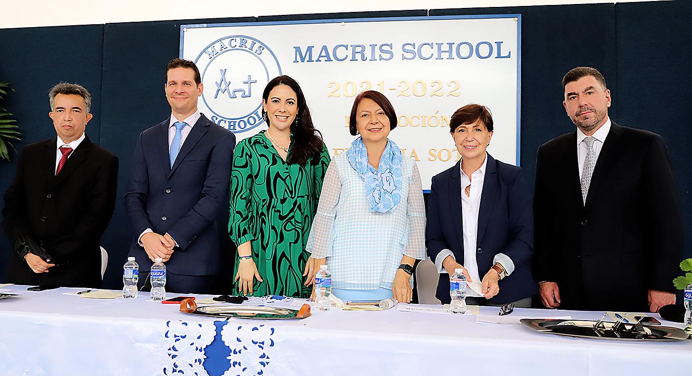 Héctor Salazar, Michael Peabody, Lucía Rodezno, Ana Merriam, Mónica y Alex Weddle