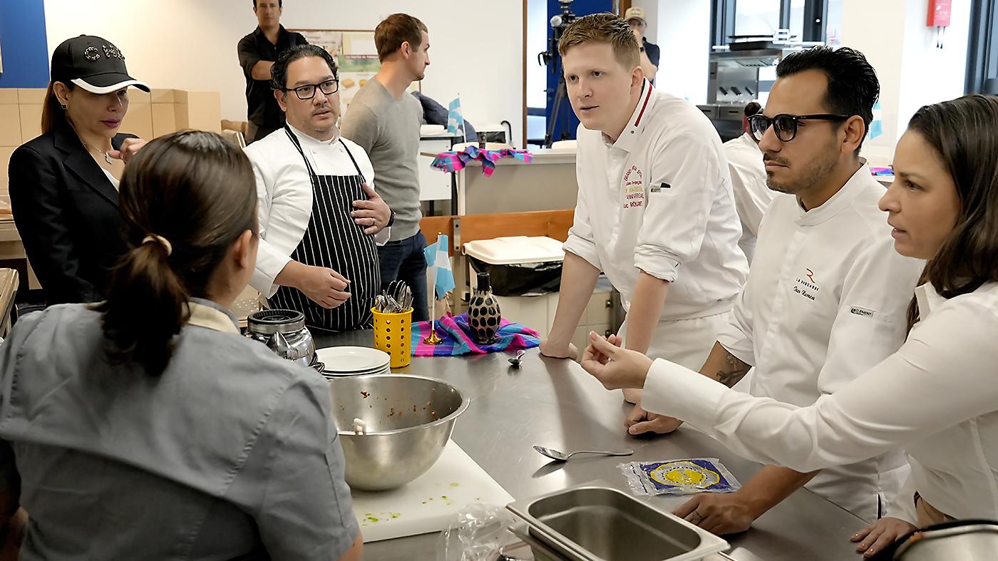Los chefs hondureños y los del Liceo intercambian impresiones sobre la cocina hondureña, sus ingredientes y sabores