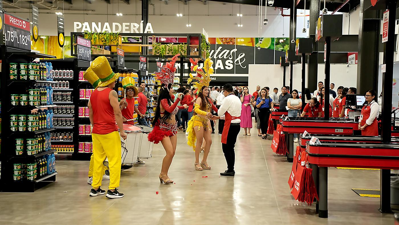 Supermercados SuperCoop abre sus puertas en Plaza Orquídeas en Tegucigalpa