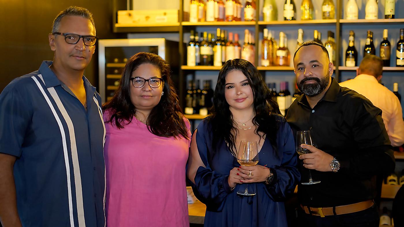 Malaquías Vargas, María Gladis Menjívar, Rosa Cortéz y Francisco Escalón.