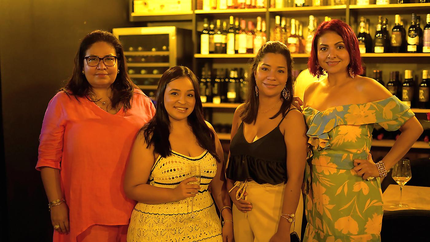 María Gladis Menjívar, Alexa Cárdenas, Fabiola Cárdenas y Kenia Cortés.