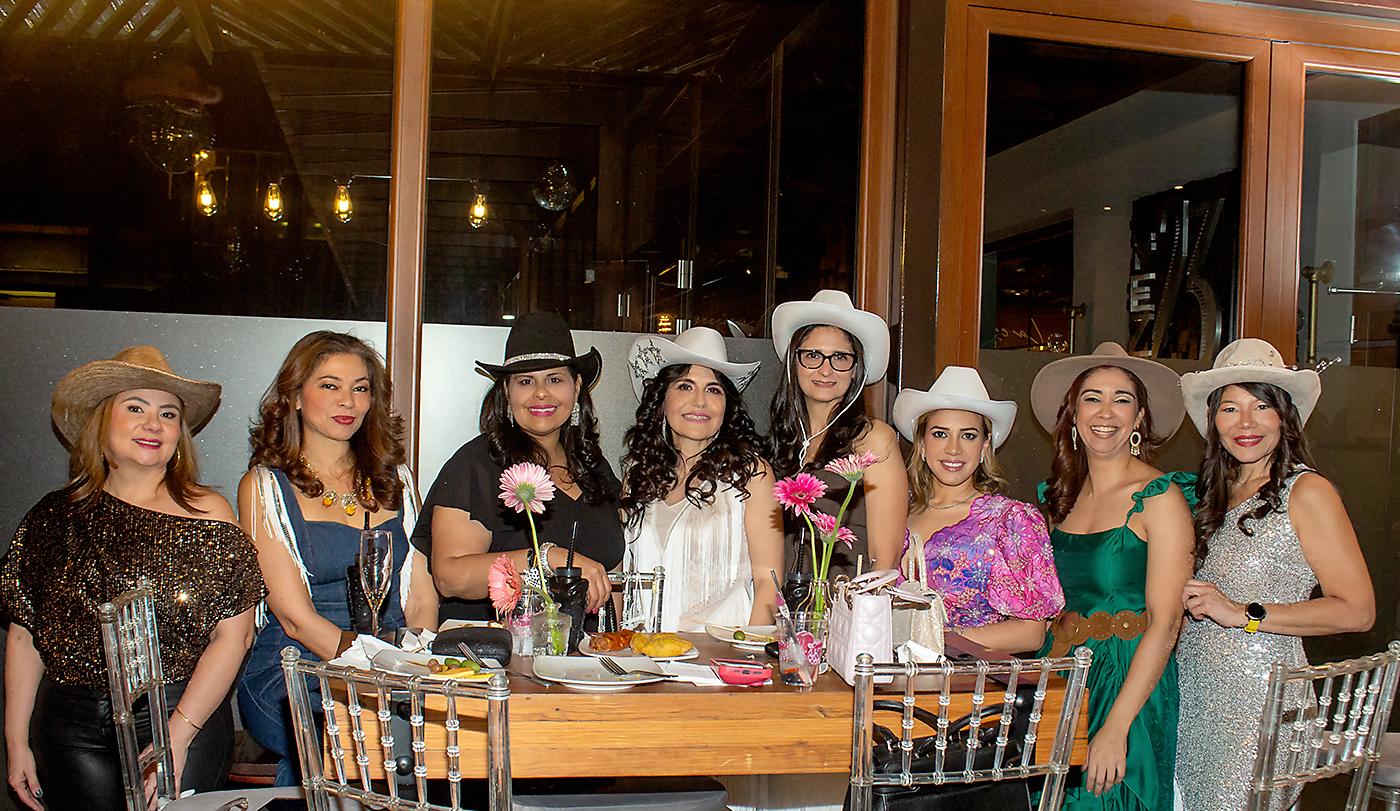 Senobia Matute, Ángela Castillo, Nancy Miranda, Claudia Kattan-Jordán, Giesy Escobar, Michel Gaído, Claudia Simón y Jessica Carranza.