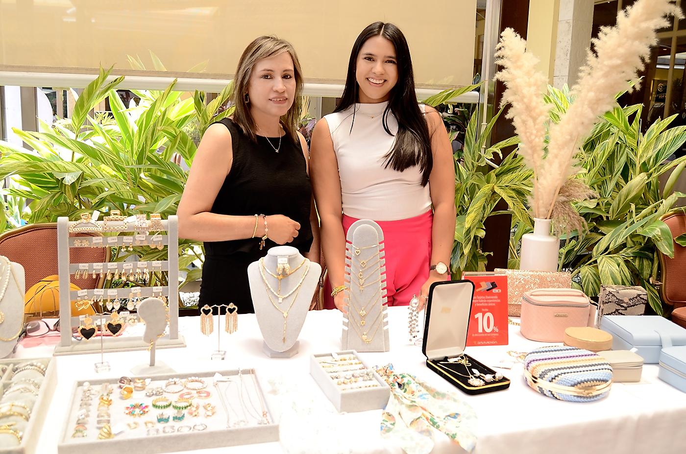 Norma Triminio y Norma Farias. 