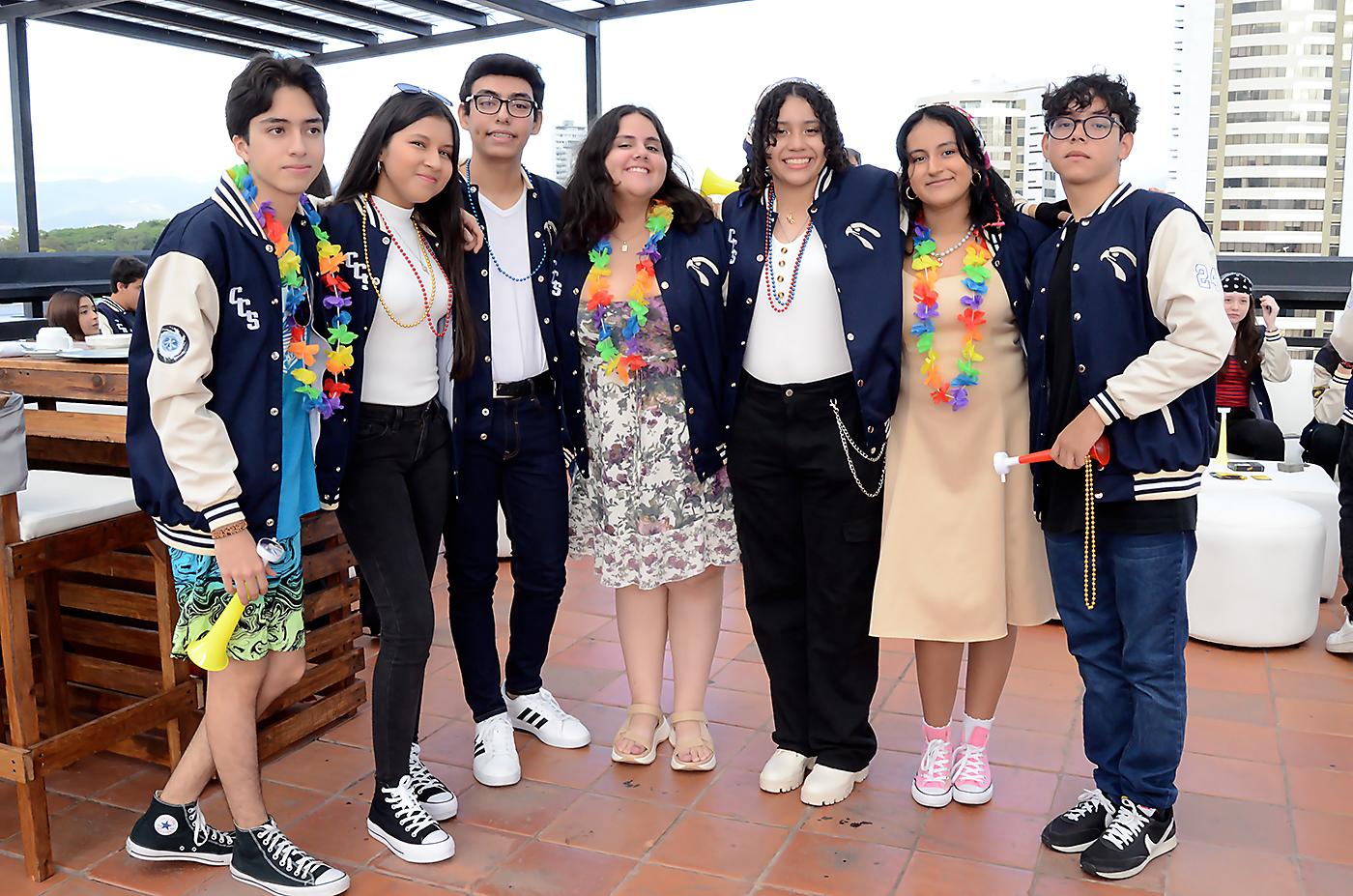 Isaac Aguilar, Sofia Paredes, Juan de Dios García, Mía Brevé, Kristine Montero, Keren Ardón y Jesús Flores