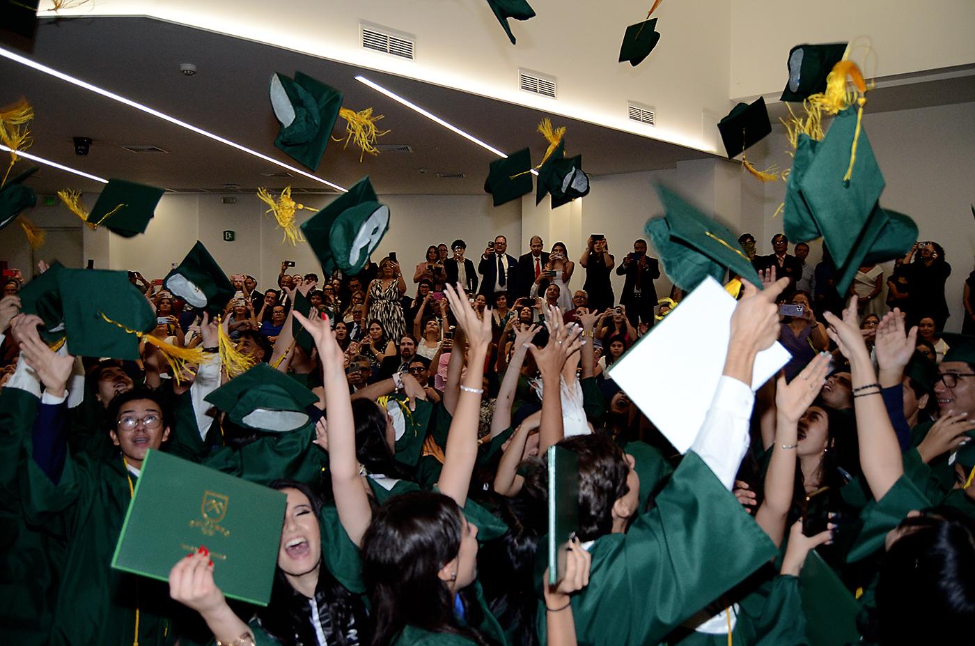 Graduación 2024 de DelCampo School