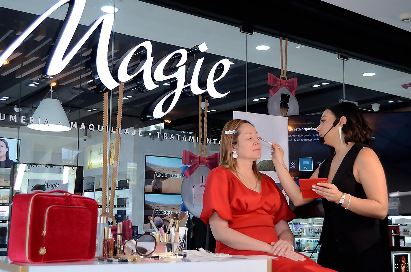 Diana Hernández mostró técnicas vanguardistas de maquillaje con productos de Estee Lauder de Perfumerías Magie. 