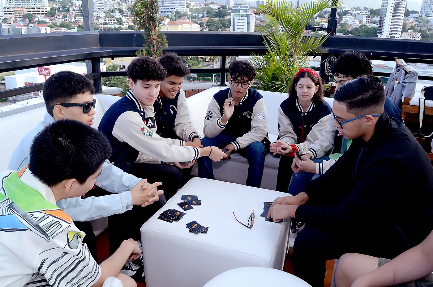 Daniel Padilla, Eduardo Martell. Diego Matute, Asdrubal Salinas, Jesús Flores, Angélica Salamanca, Diego Madrid y Gabriel Blanco