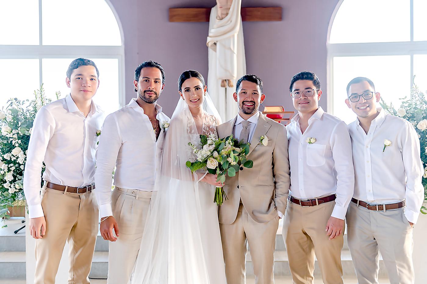 Diego Velásquez, Fernando Marsan, los nuevos esposos Stephanie y Daniel Velásquez con Edwin Velásquez y Carlos Eduardo Martínez.