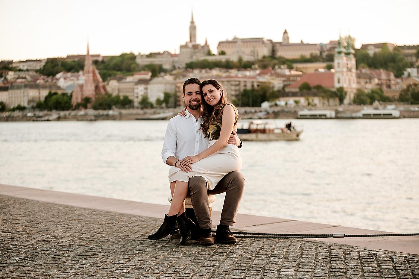 Guillermo Bográn y Alexa Girón el día de la petición de mano en Madrid.
