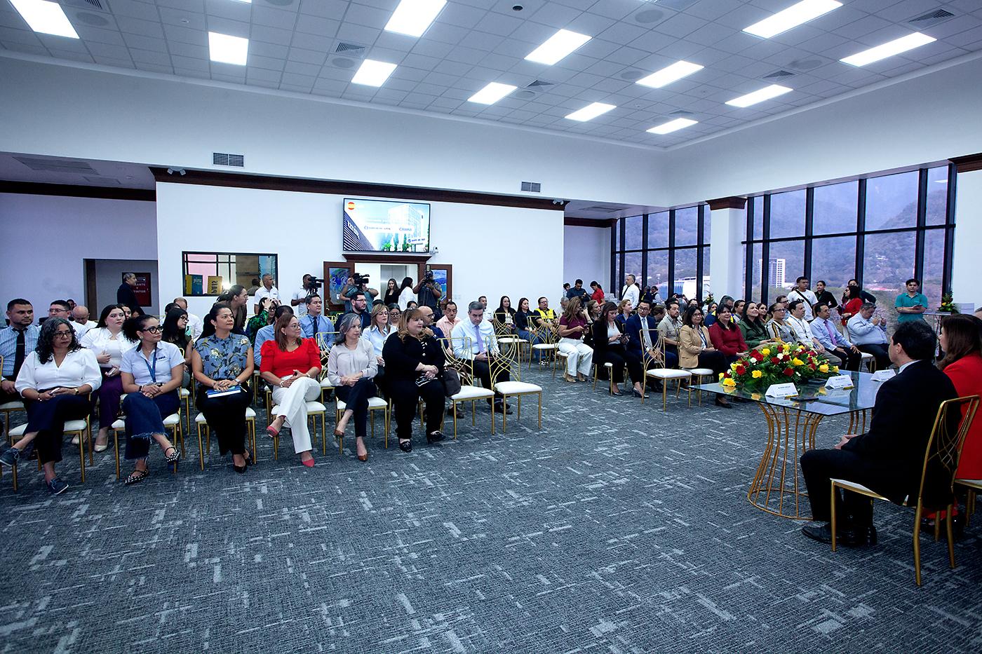 Banpaís y UNIR formalizan acuerdo para impulsar la educación superior virtual