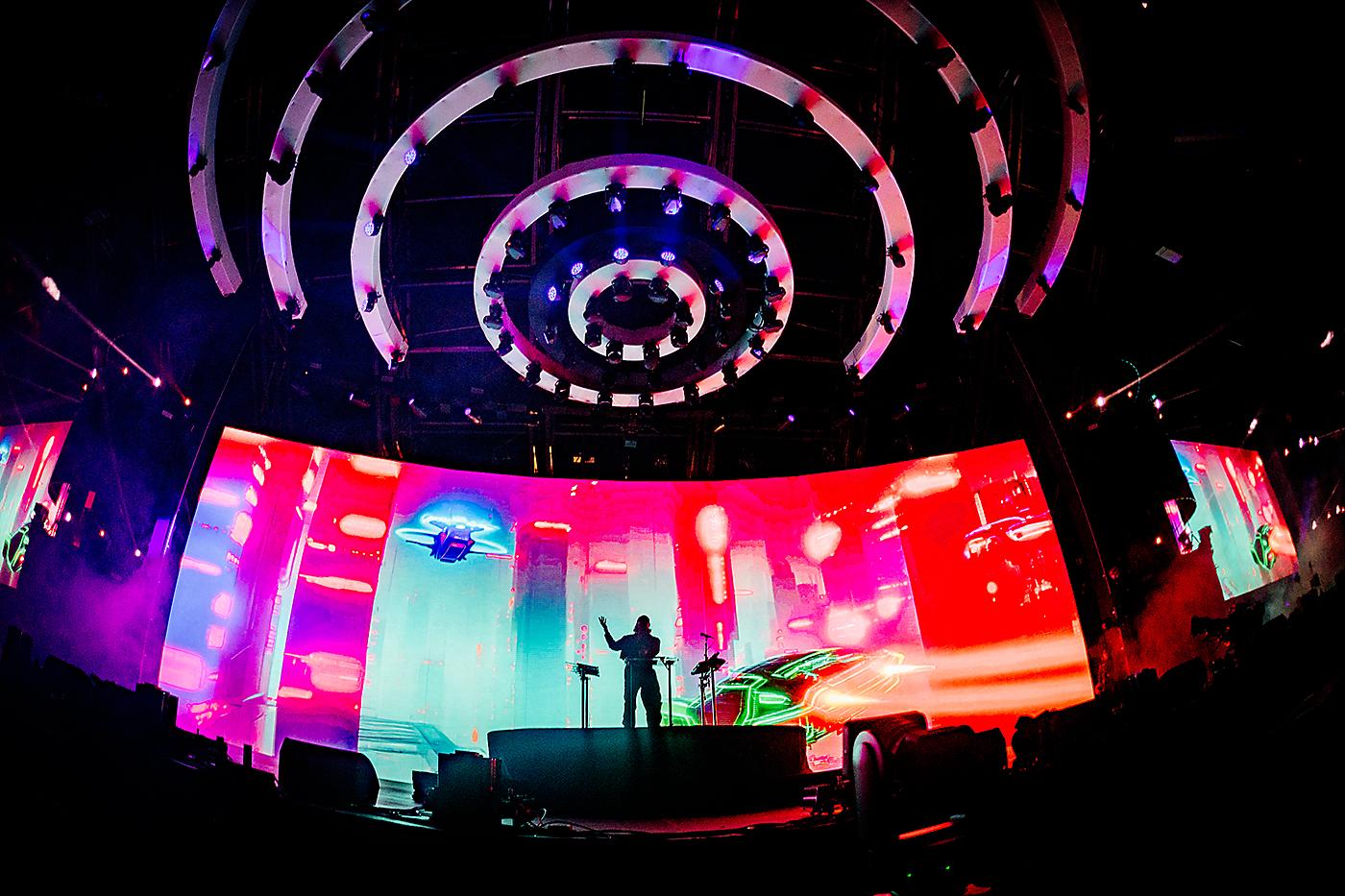 Jai Wolf, productor de música electrónica bangladesí-estadounidense conocido por sus sencillos, “Indian Summer”, “Like It’s Over” y “Starlight” 