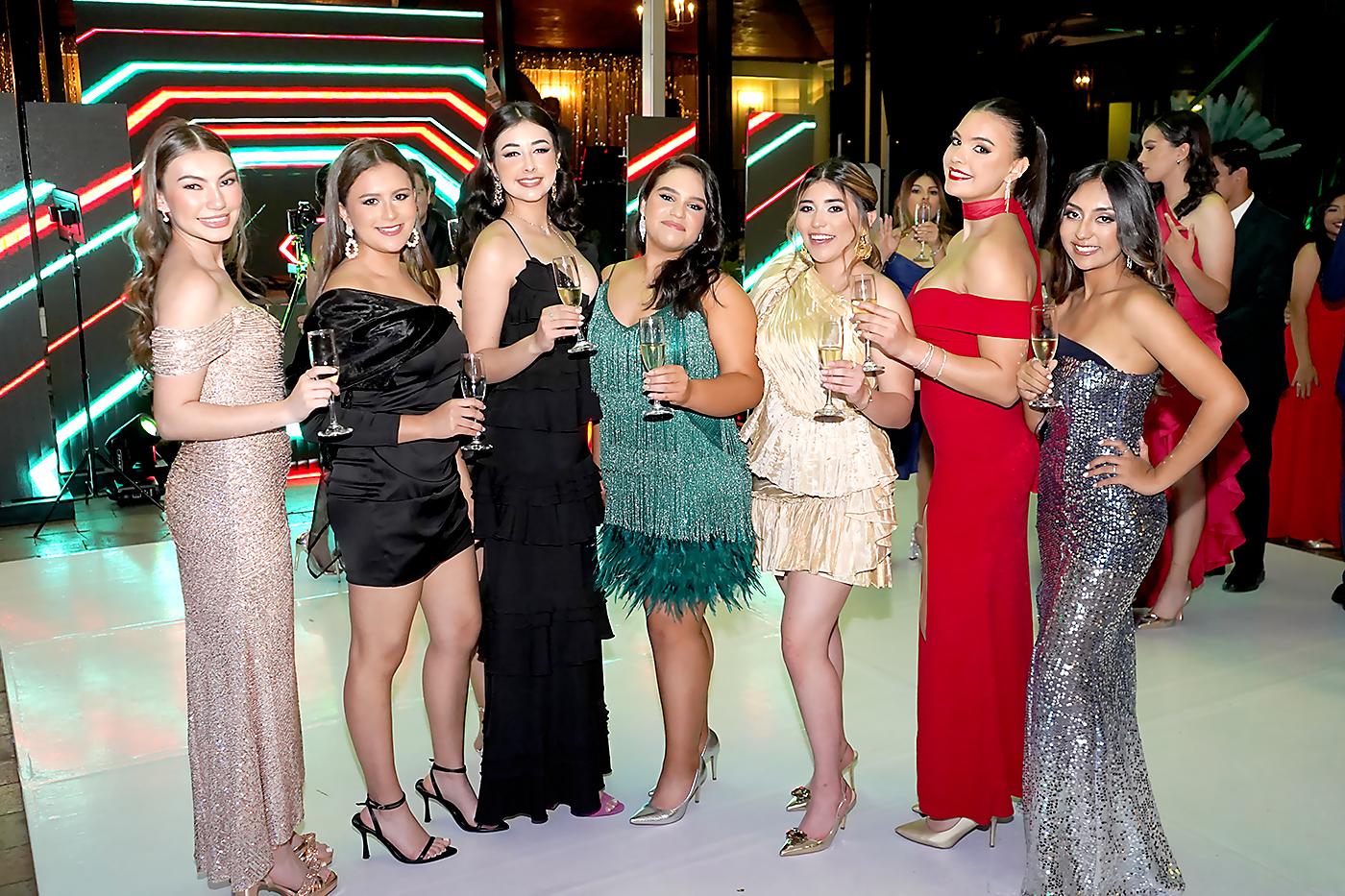 Emma Rivera, Isabella Mendoza, Camila Jeffs , Mariana Rodríguez, Carola Ramírez, Natalia Aguilar y Matilda Escobar