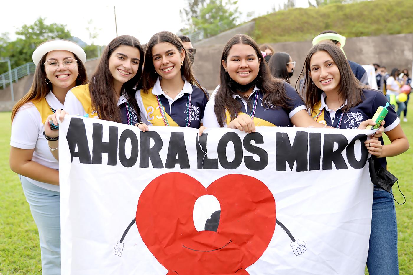Carolina Chang, Isabella Ayon, María Regina Cornejo, María Fernanda Banegas y Andrea Orellana