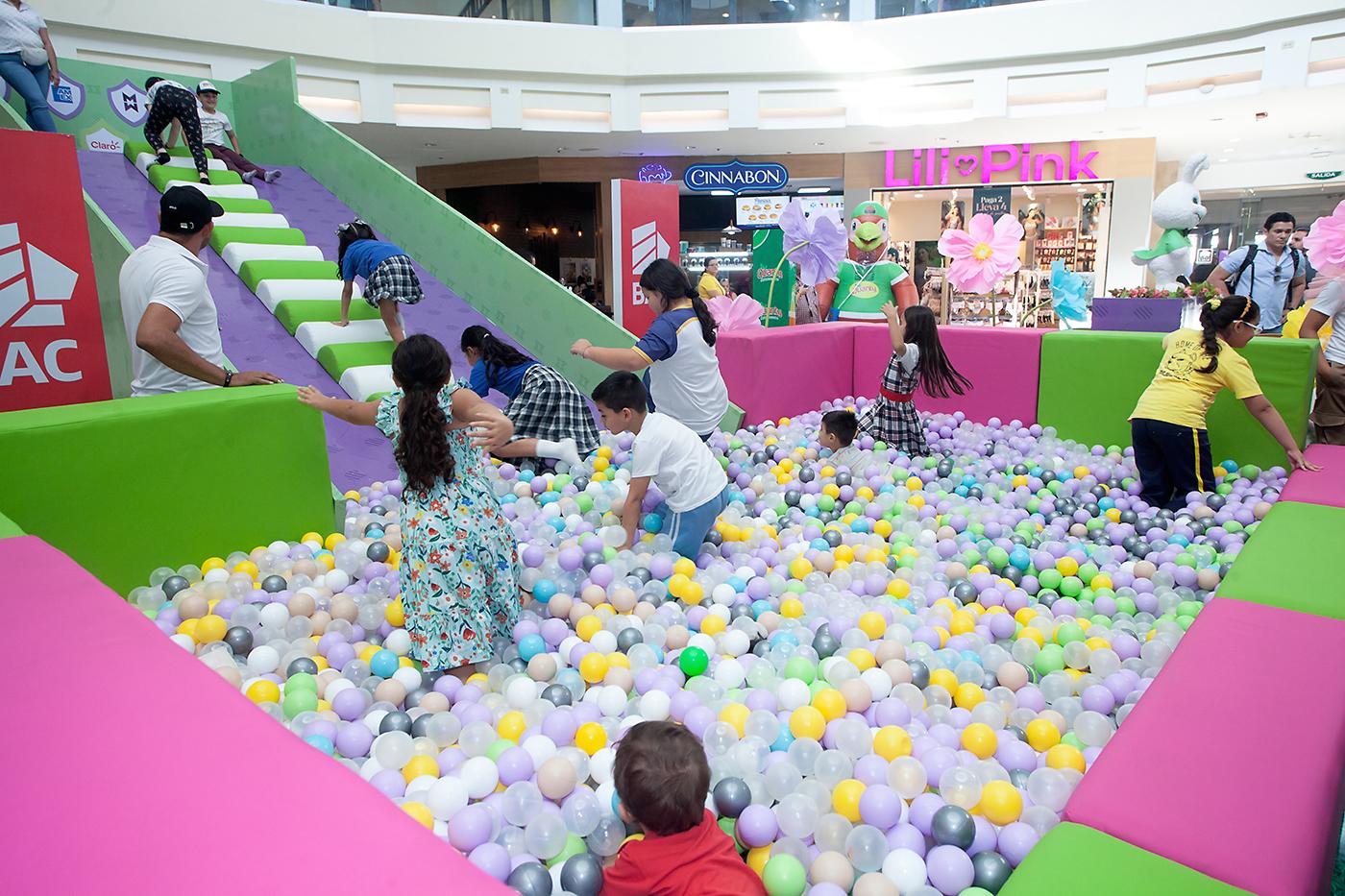 Los niños se divirtieron durante la apertura de la Easter Fantasy.