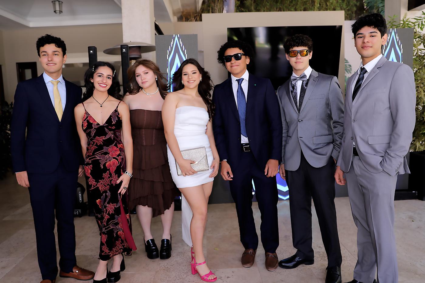 Gustavo Álvarez, Daniella Bendeck, Adriana Acosta, Nicole Girbal, Diego Zelaya, Sebastián Lobo y Abraham Zarruk.