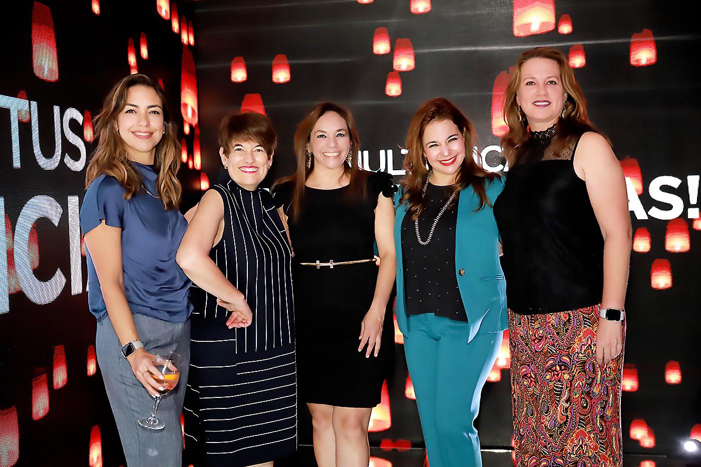 Ana Lucía Woc, Carmen Sánchez, Rosibel Cruz, Marielle Kafie y Ana Cecilia García.