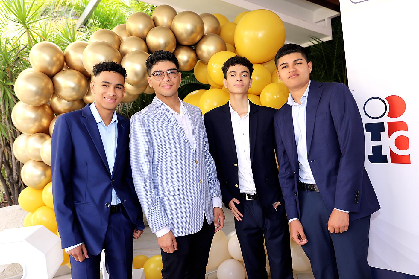 Kenneth Irula, Joshua Carrasco, Alberto Rivera y Jafeth Martínez.