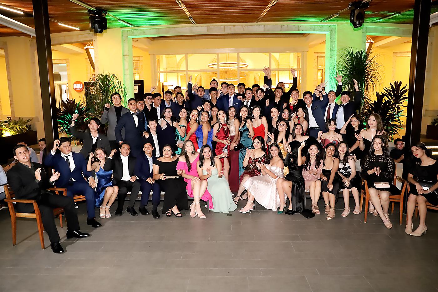 Noche de diversión de los Senior Elvel School