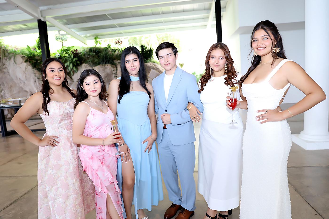 Génesis Gómez, Elisa Yu Way, Alejandra Casco, Pedro Gión, Sofía Mcarthy y Cecilia Enamorado. Génesis Gómez, Elisa Yu Way, Alejandra Casco, Pedro Gión, Sofía Mcarthy y Cecilia Enamorado.