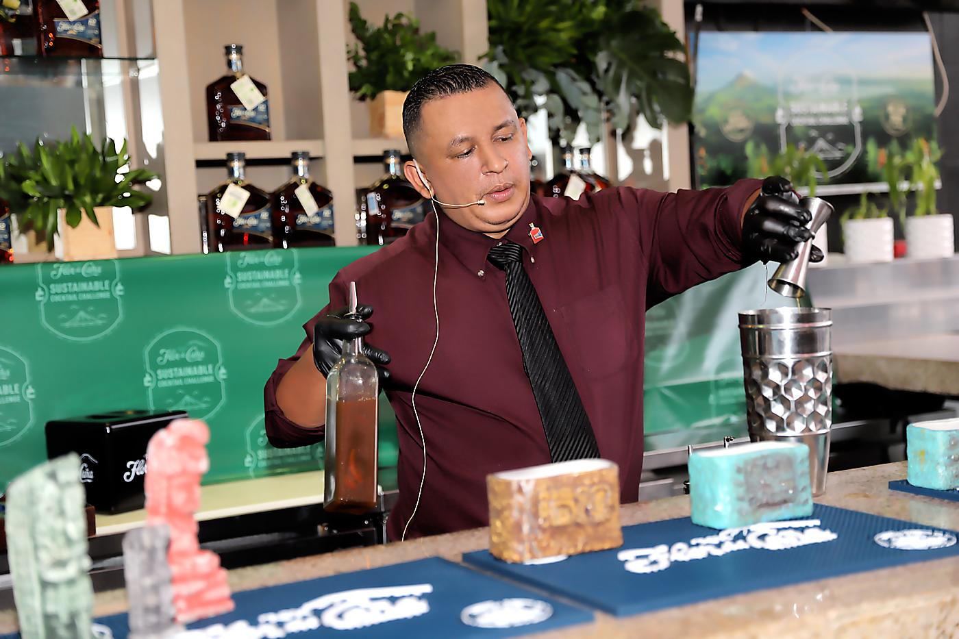 Galería: Flor de Caña corona al bartender más sostenible de Honduras