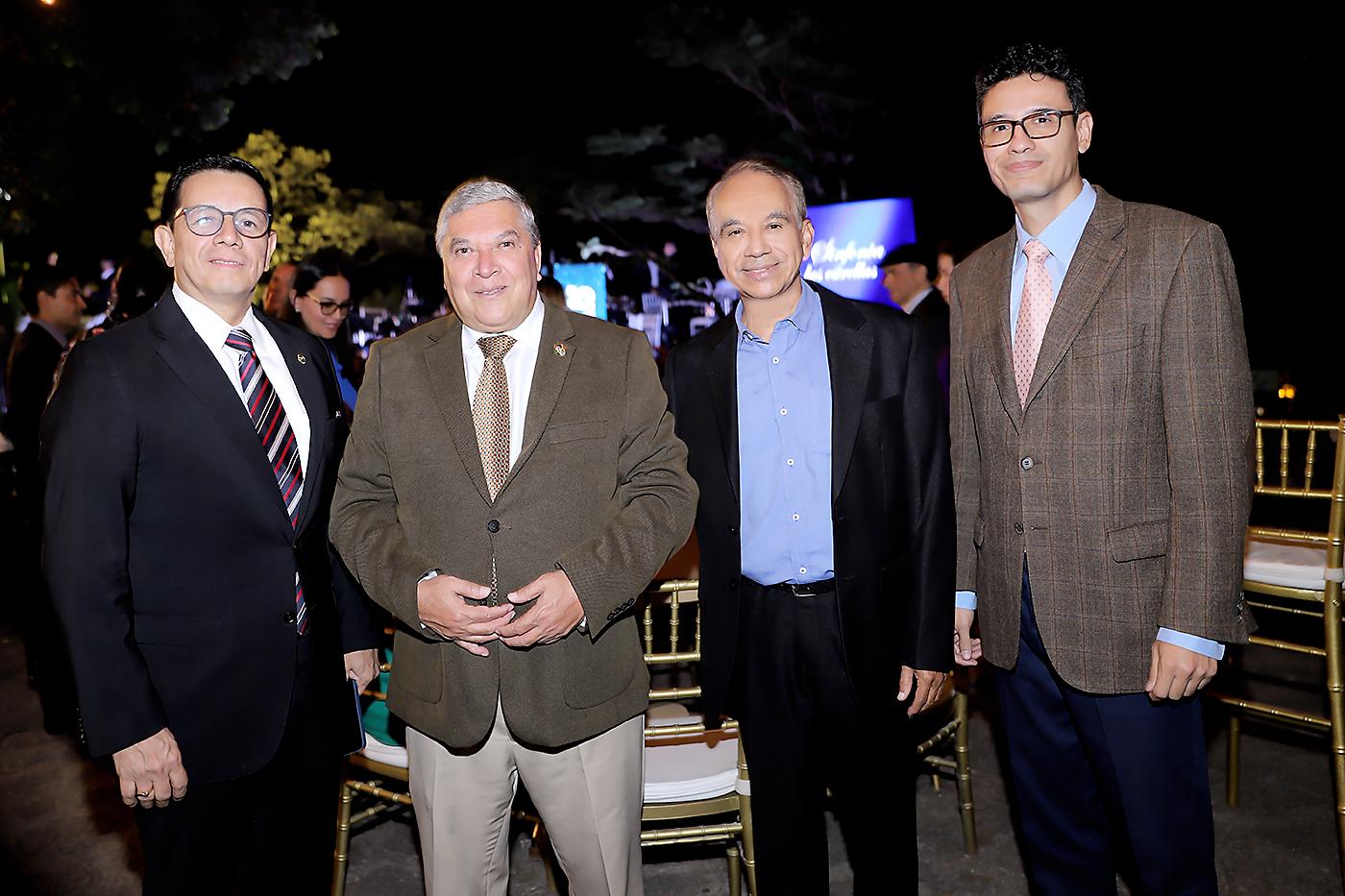 Gerardo Rivera, Silvestre Meza, José Arturo Gómez y Rafael Larios