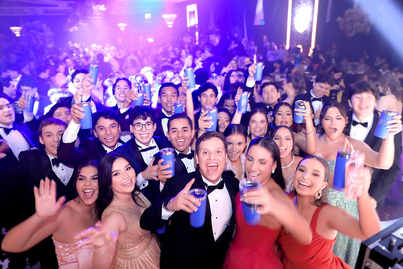 Fiesta de la prom 2025 de DelCampo School