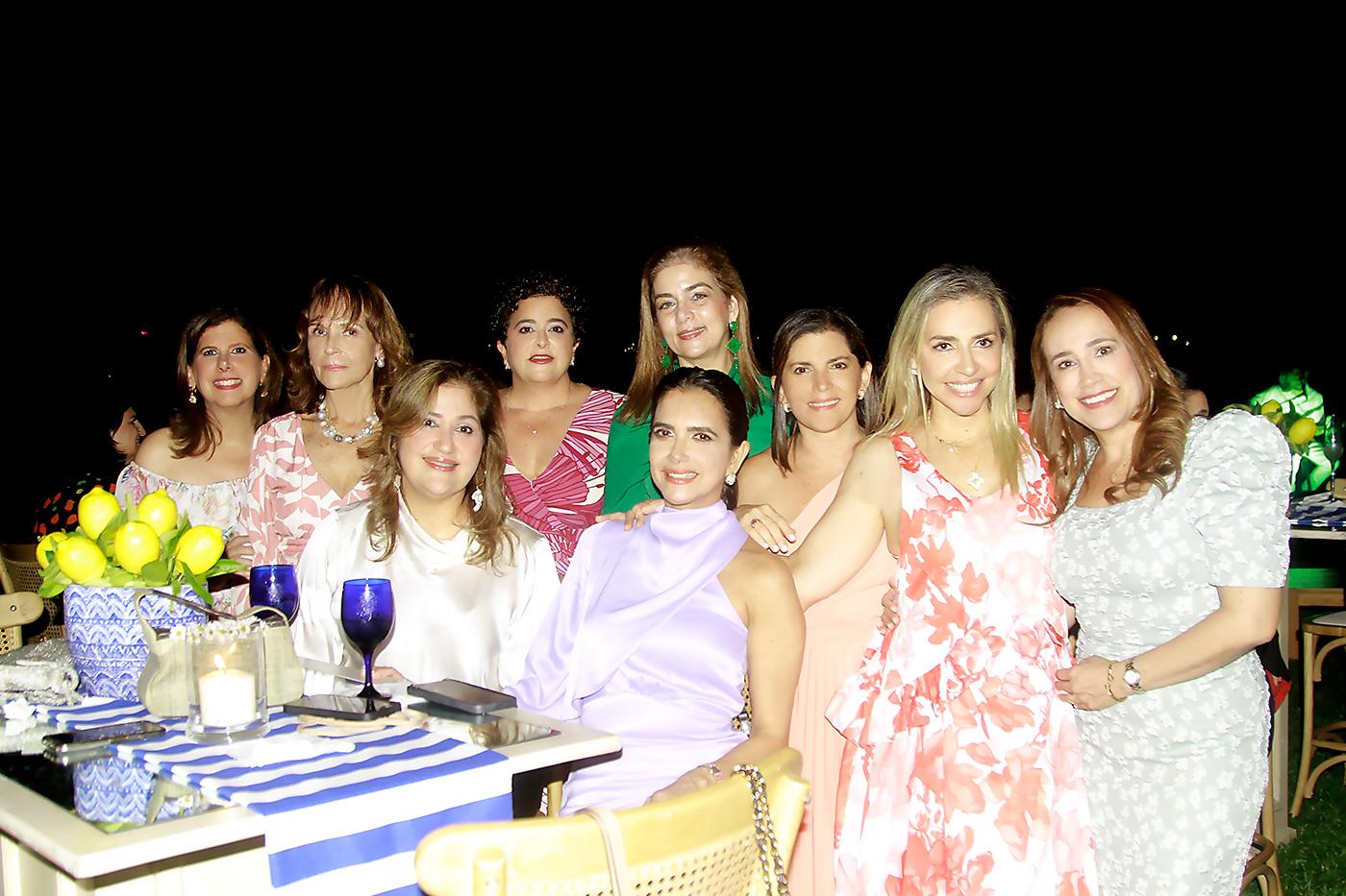 Alexandra Vogelsang, Jeana Canahauti, Isabel Sabillón, Alice Gómez, Ruth Marie Sabillón, Fairuz Kury, Verónica Chicas, Vanessa Bizzarri y Diana Berkeley.