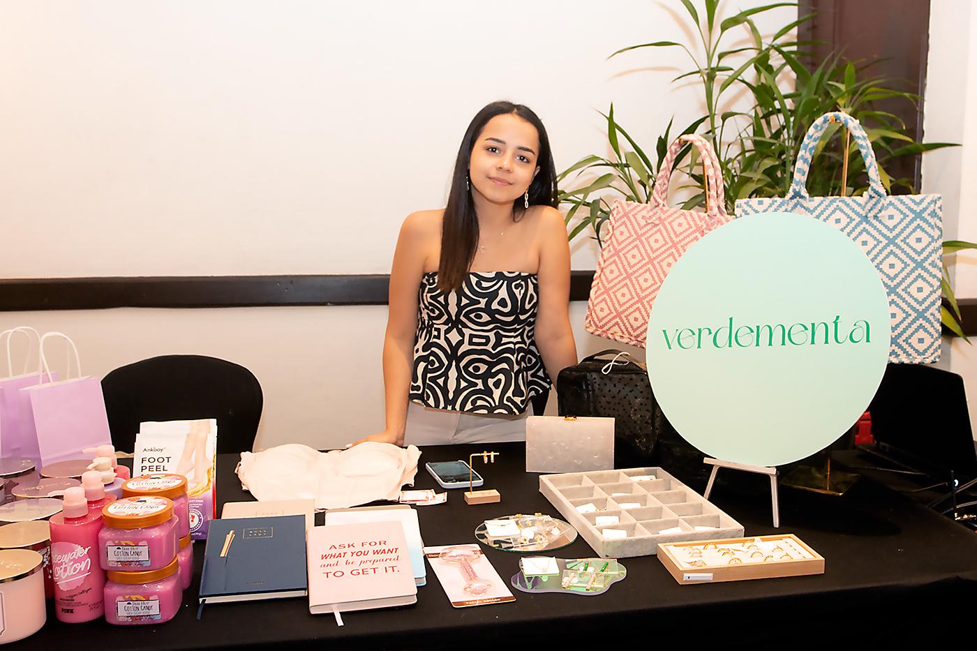 Verde Menta expuso sus productos: accesorios, velas y más.