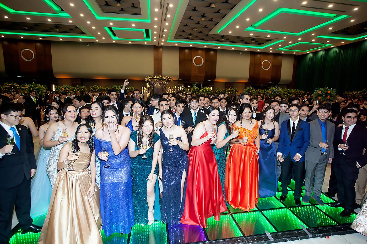La Generación 2023 de La Salle celebró a los grande su fiesta de graduación.