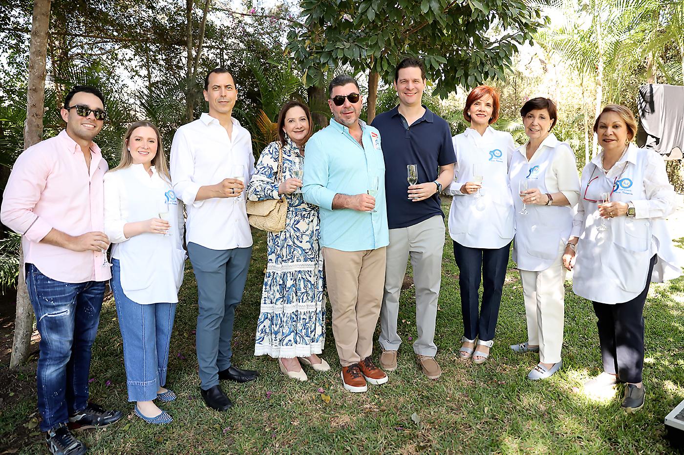 Diego Pineda, Monique Weddle, Ruy Merriam, Marta y Alex Weddle, Michael Peabody, Cinthia Riedel, Mónica Weddle y Maritza Brevé