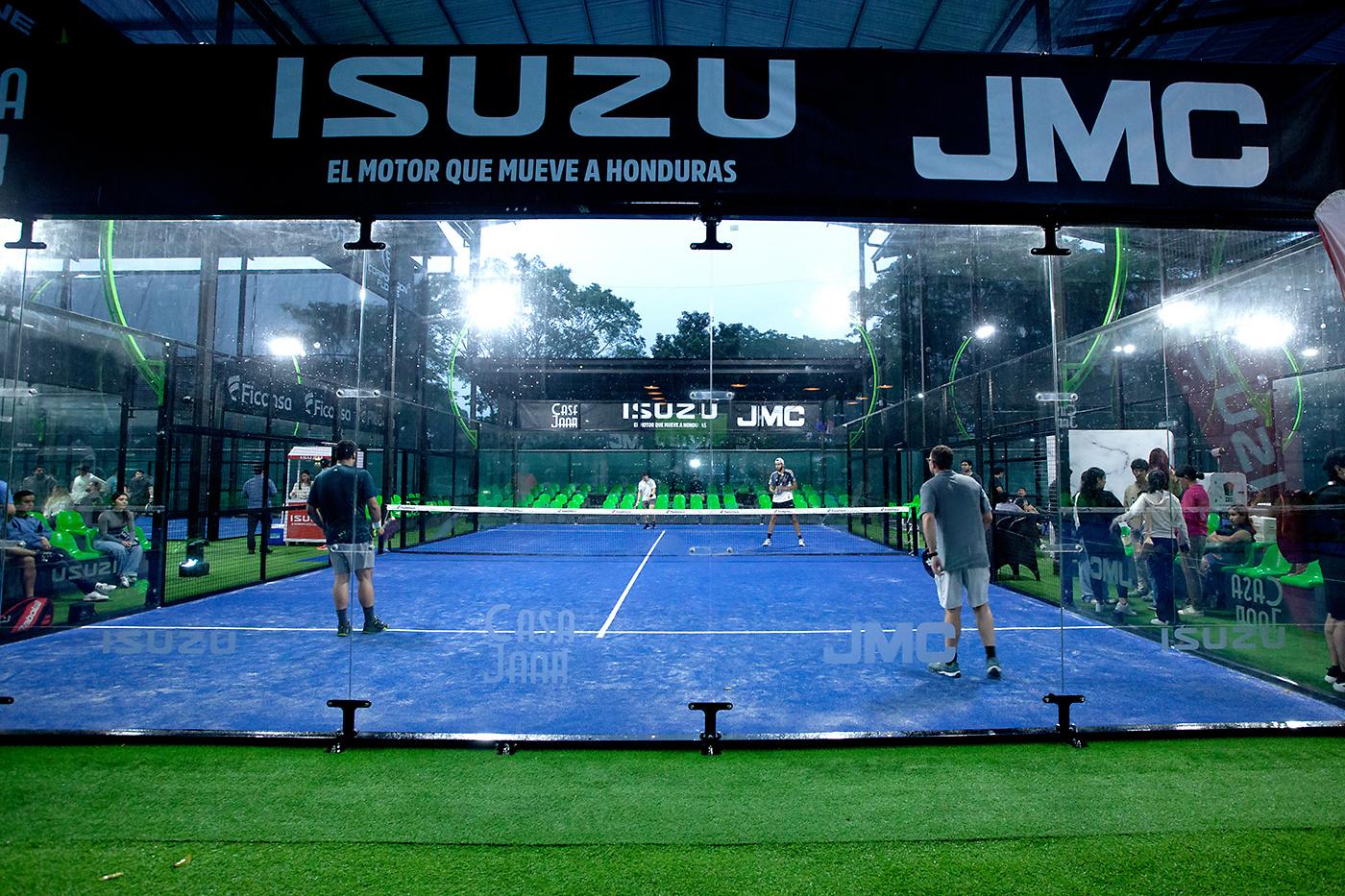 La Copa Isuzu 2024 reunió a 260 jugadores de distintas categorías en un torneo que marcó un hito en el mundo deportivo de Honduras. Este evento, celebrado bajo la organización y patrocinio de Isuzu, se consolidó como uno de los más destacados del año, combinando pasión, competencia y compañerismo.