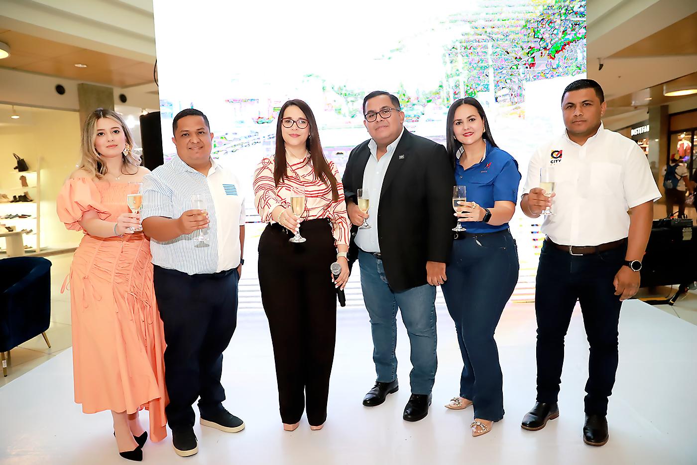 Vanessa Vallecillo, Christian Cano, Tatiana Gallardo, Carlos Flores, Olesia Irías y Richard Antúnez