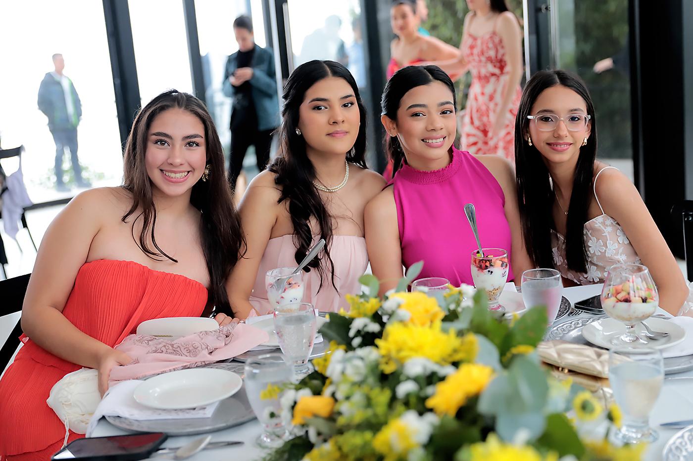 Arianna Sorto, Geshi Handal, Ana Hernández e Indhira Martel.