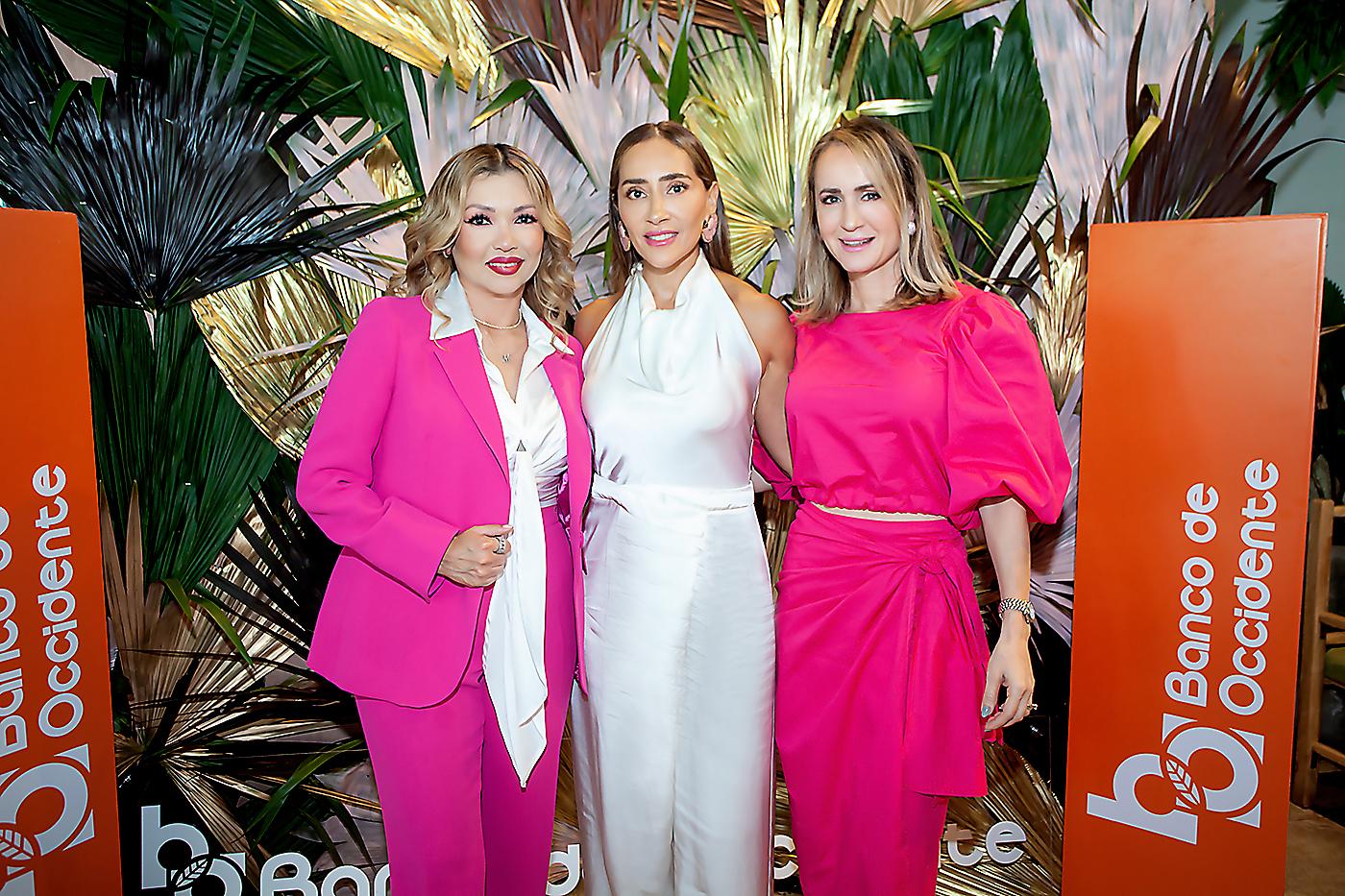 Marna Schmidt, Karla Villar y Yanira Bendeña.