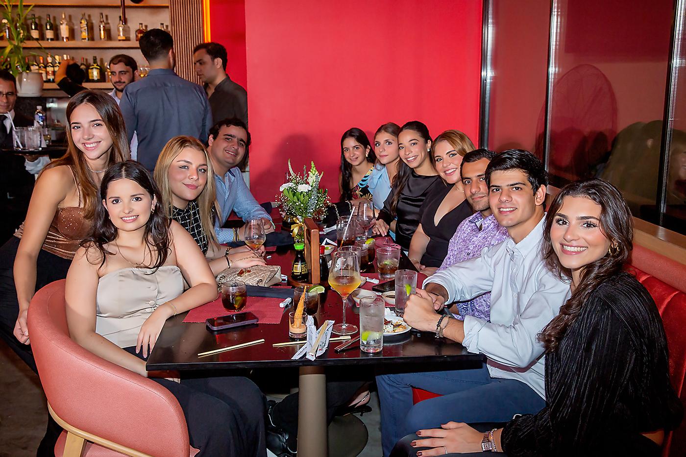Diana Herrera, Mary Anne Chahin, Camila Boadla, Andrés Canahuati, Valentina Canahuati, Raquel Boadla, Arianna Bonilla, Valerie Boadla, Tony Faraj, Raúl Fernando Faraj y Marianne Sikaffy.